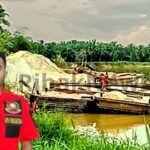 Foto : Aktifitas Tambang Ilegal Disungai Kampar menggunakan Kapal dan Tongkang Besi.