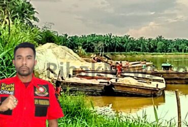 Foto : Aktifitas Tambang Ilegal Disungai Kampar menggunakan Kapal dan Tongkang Besi.
