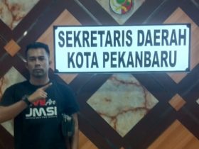 Foto : Tp. Batubara saat melakukan Investigasi di Sekretaris Daerah (Sekda), Kota Pekanbaru.