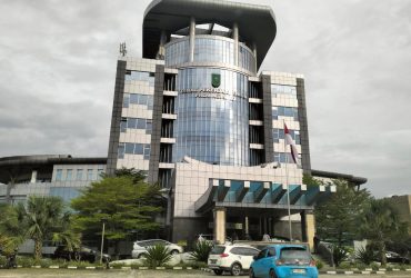 Foto : Kator PUPR Provinsi Riau Saat Di Geledah KPK (20/01/2025).