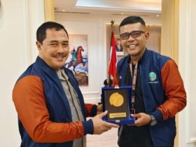 Foto : Bapak Agus Adrianto Menteri Imigrasi dan Pemasyarakatan juga Ketua Majelis Kehormatan PP IWO (Kiri), bersama Ketua Umum Pengurus Pusat Ikatan Wartawan Online (PP IWO) Teuku Yudhistira (Kanan).