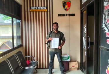 Foto : Tp. Batubara Ketua LSM Forkorindo DPD Provinsi Riau, saat melakukan laporan Di Unit IV Tipidkor Polresta Pekanbaru.