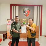 Foto : LSM Forkorindo Riau Saat Melaporkan Diskominfotik Rohil Ke Polda Riau, Tp. Batubara (Kiri), H. Sinamo (Kanan), Rabu (14/05).