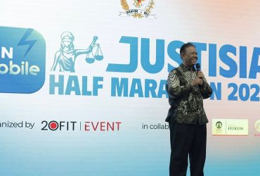 Foto : Dir LHC PLN Yusuf Didi Setiarto saat menyampaikan kata sambutan di launching even Justisia Half Marathon 2025 di Gedung DPR MPR yang disponsori PLN. (Dok/RNC).