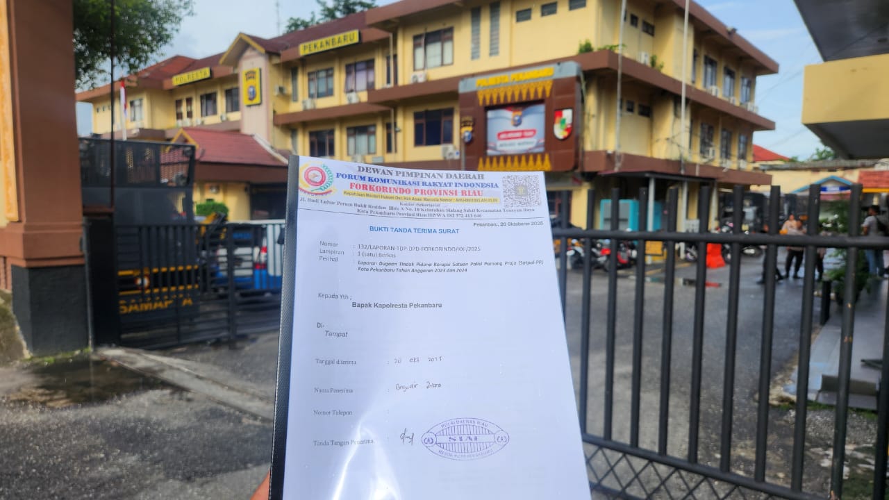 Foto : Berkas serah terima Laporan Korupsi dan Polresta Pekanbaru.