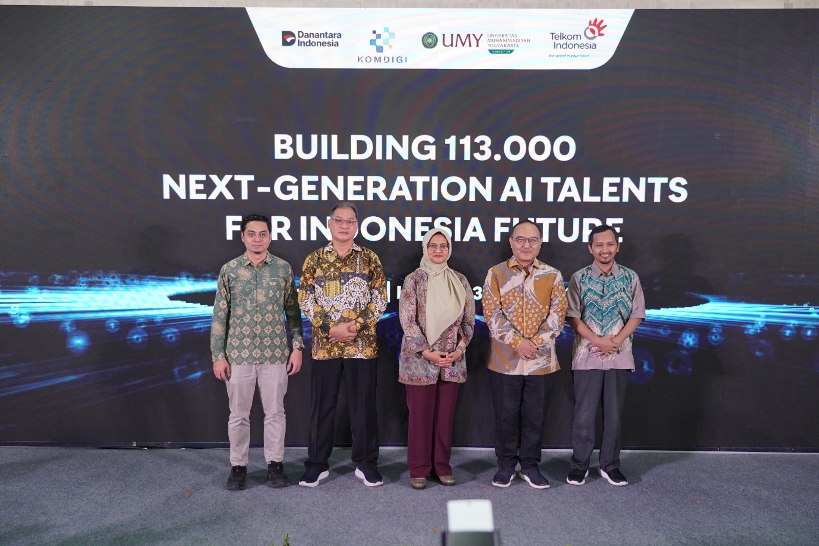 Foto : Direktur Utama Telkom Dian Siswarini saat acara Digistar Connect : Building 113.000 Next Generation AI Talents for Indonesia’s Future di Universitas Muhammadiyah Yogyakarta (UMY) pada Kamis (23/10).