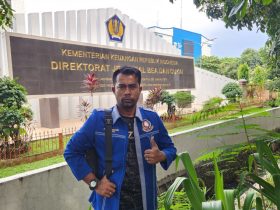 Foto : Tp. Batubara Selaku Ketua Ikatan Wartawan Online (IWO), Kota Pekanbaru, saat Menyembangi Kantor Direktorat Jenderal Bea & Cukai.