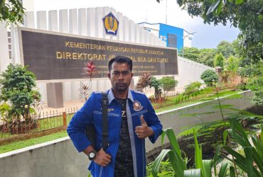 Foto : Tp. Batubara Selaku Ketua Ikatan Wartawan Online (IWO), Kota Pekanbaru, saat Menyembangi Kantor Direktorat Jenderal Bea & Cukai.