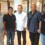 Foto : Ferry Juliantono Kemenkop RI (Tengah), sedang merangkul Dodi Kurniawan Ketua DPD PROJO Riau. (istimewa).