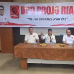 Foto : Suasana Rapat, Dodi Kurniawan tengah.
