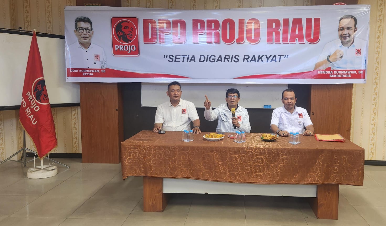 Foto : Suasana Rapat, Dodi Kurniawan tengah.
