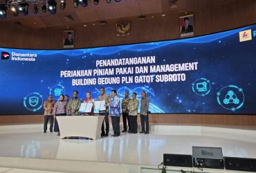 Foto : Penandatanganan kontrak proyek Manajemen Building yang dipercayakan PLN kepada PT SPP, Anak perusahaan Dana Pensiun senilai Rp.68 miliar (Dok/RNC).